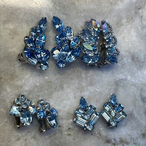 Four pair clip on blue rhinestone earrings Weiss